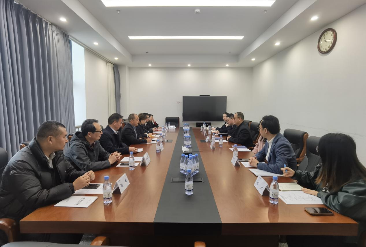 F4F54C32EFE508BF992FADE2A93_F366305B_BB02B 座谈会现场.png